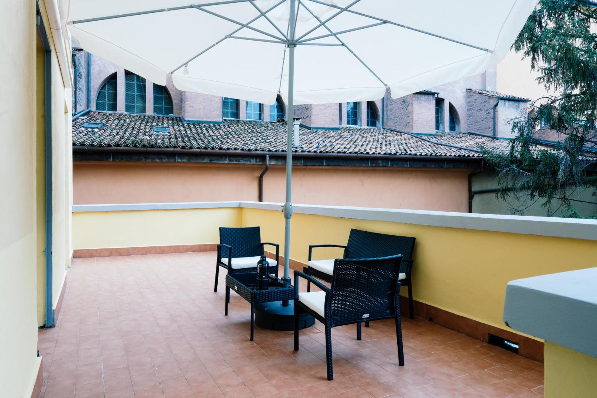 Indipendenza Mansion City Centre Болоня Екстериор снимка