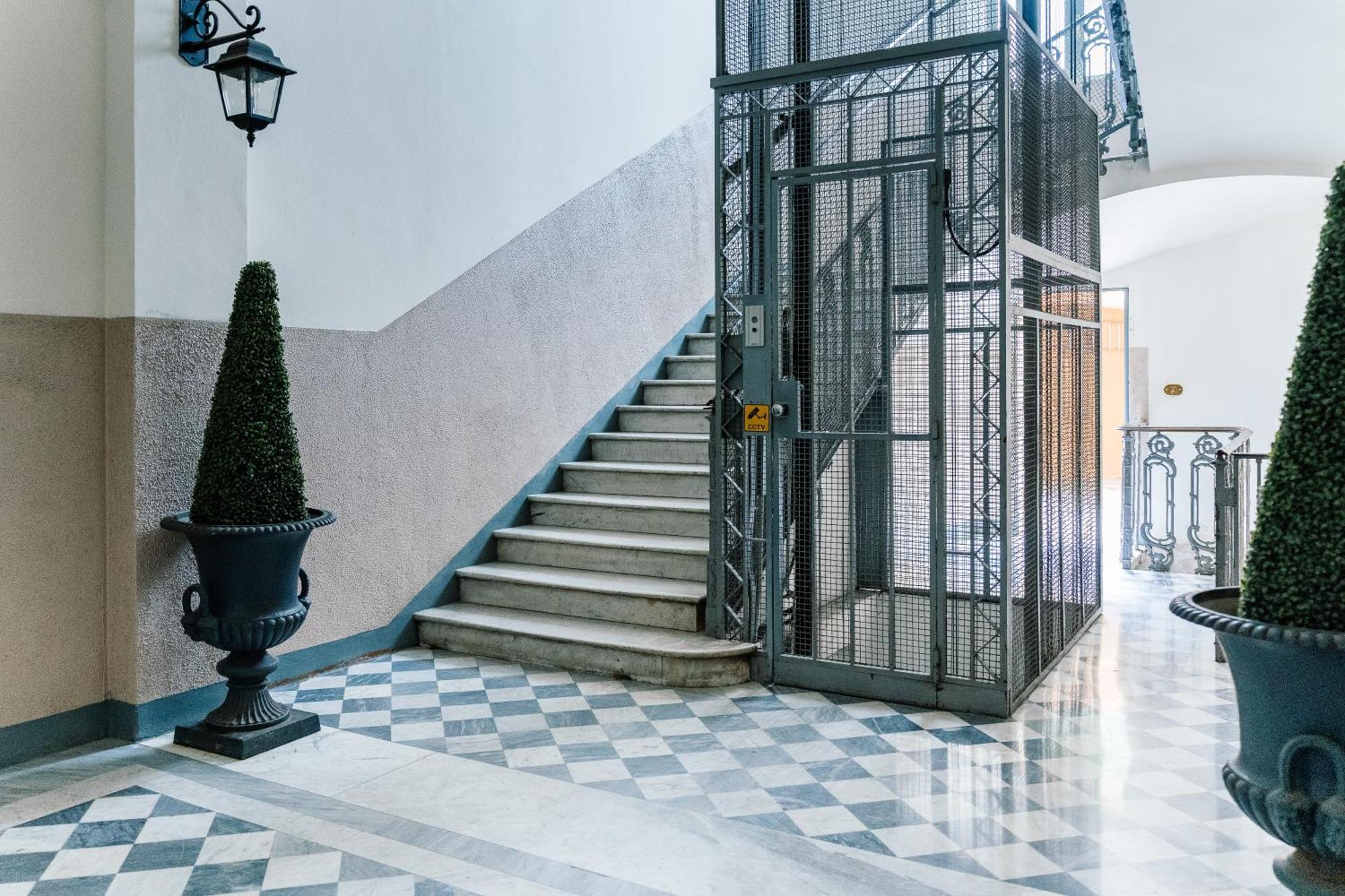 Indipendenza Mansion City Centre Болоня Екстериор снимка